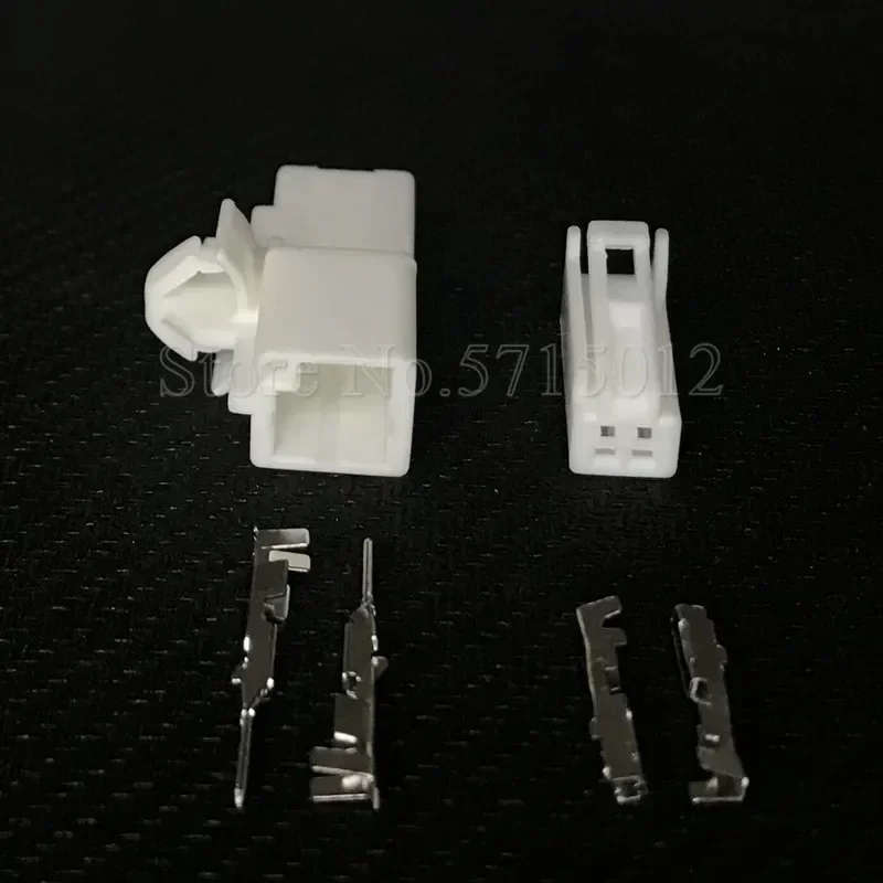 2 Hole 7282-5845 7283-5845 Auto Reader Coil Plug Automotive Light Connector For Toyota