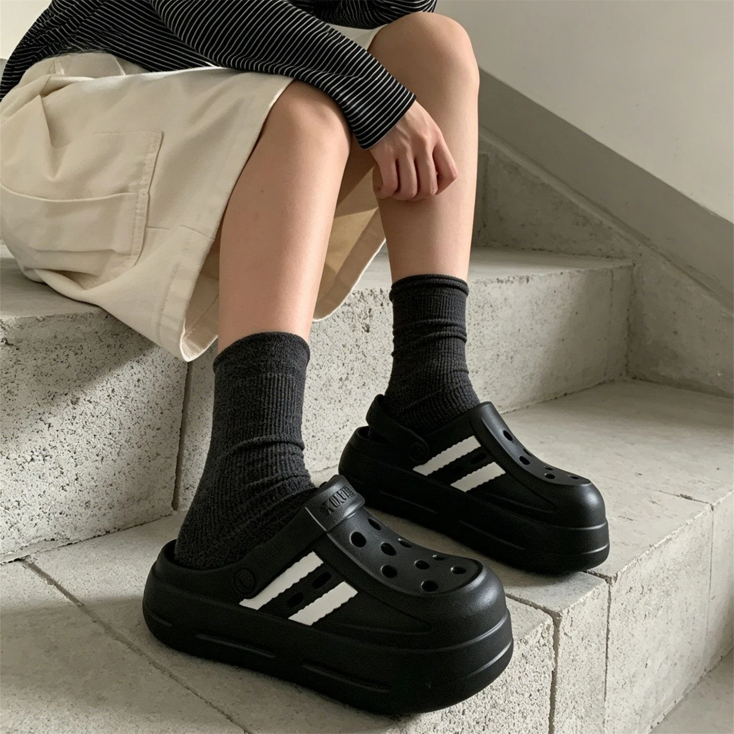 

Unisex Mules and Clogs Arch Support Summer EVA Soft Lightweight Cloud Slipper Fashion Printed Stripes Men Beach Shoes Pantuflas