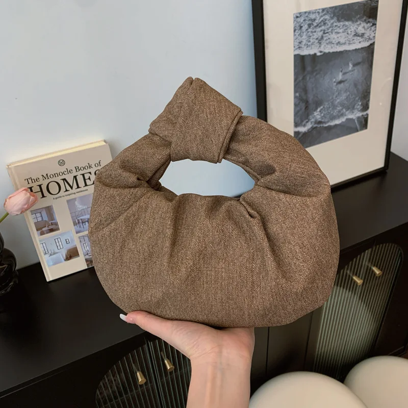 

New Moon Bag 2025 Summer Collection: Simple Retro Denim Casual Bag, 100 Step Handheld Women's Bag Trend