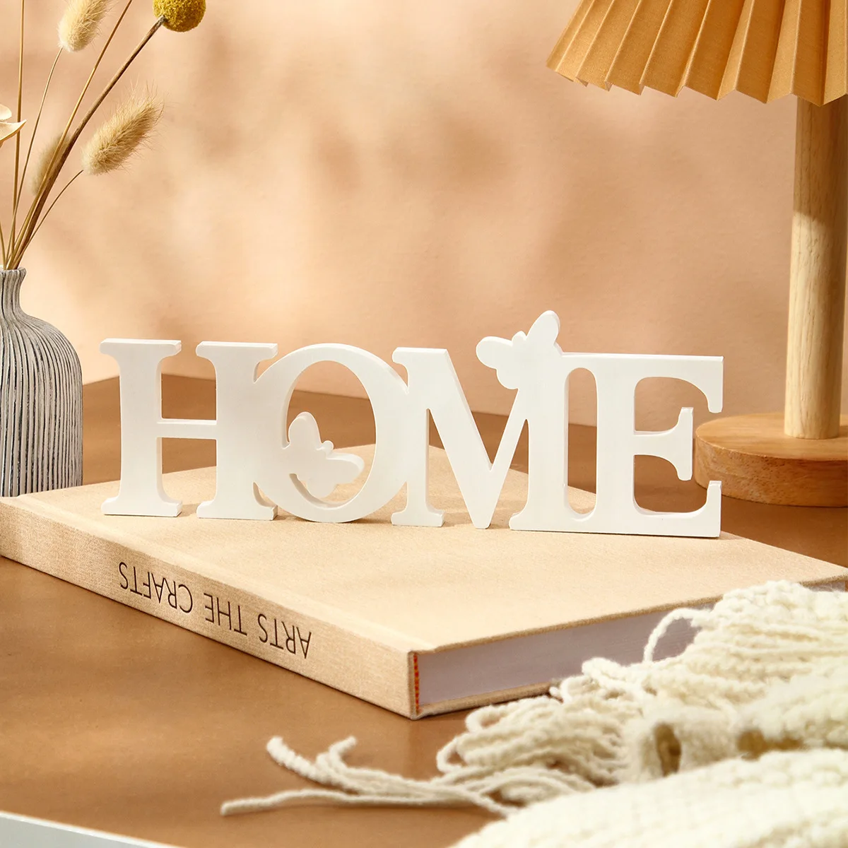 زخرفة سطح المكتب المنزلية ذات الطراز البسيط الحديث على شكل فراشة بيضاء لغرفة النوم وغرفة المعيشة والمدخل وديكور طاولة القهوة