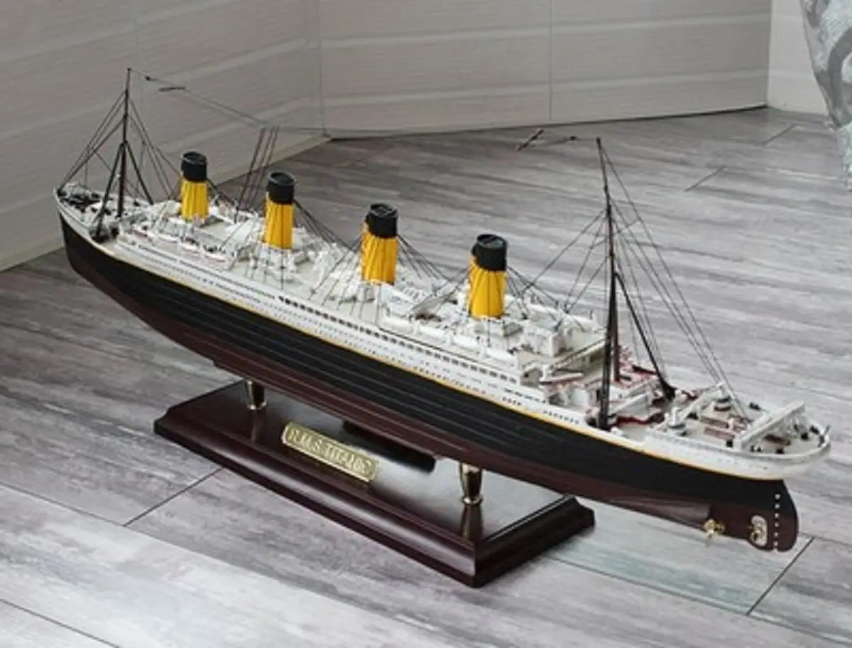 Trumpeter 81301 1/550 TITANIC With Light Version Assembly Model Building Kits For Adults Hobby Collection Boys Gift