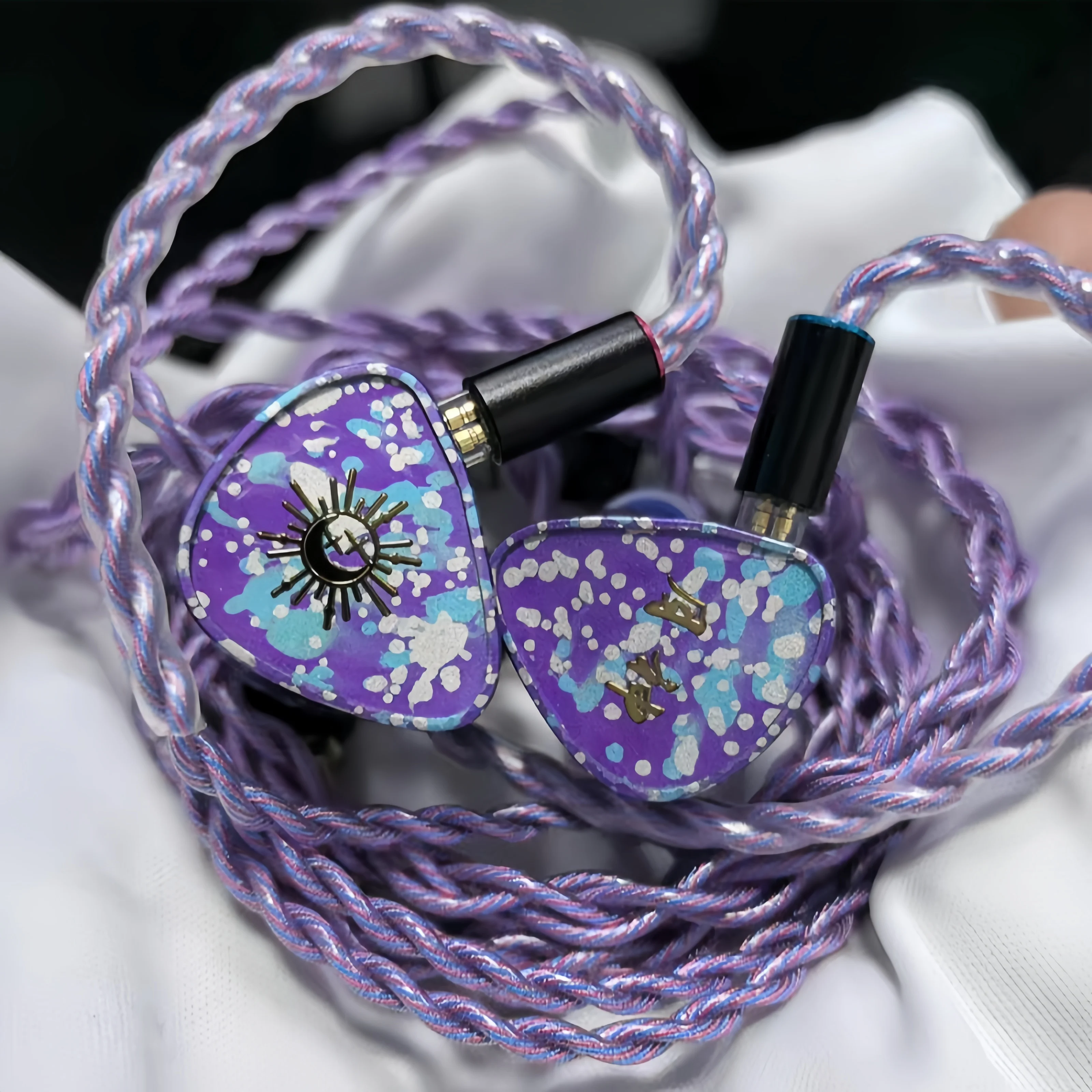 

Geekyaudio Flagship Hybrid IEMs 2DD+8BA+4EST+Planar+BC Electrostatic Earphones Stereo Bass Hifi Music Monitor for Audiophiles 0.