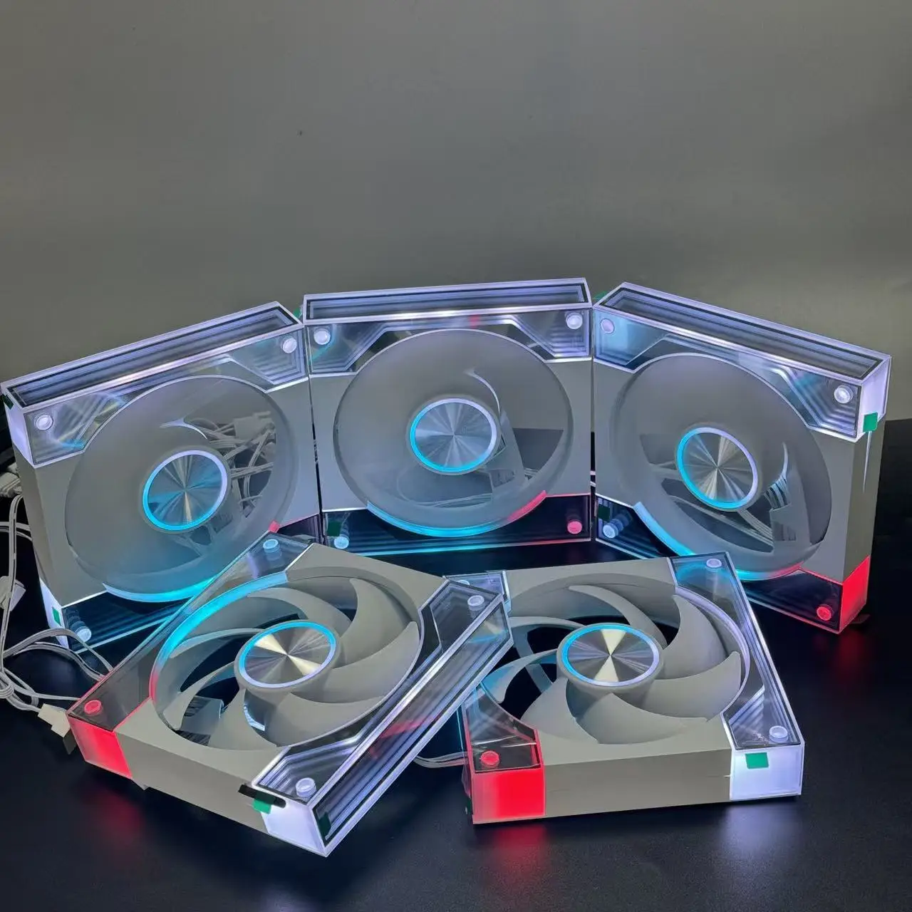 

Computer cooling fan kit, 6 ARGB fans + 1 dual 10-port ARGB + PWM hub. The hub does not include a battery.