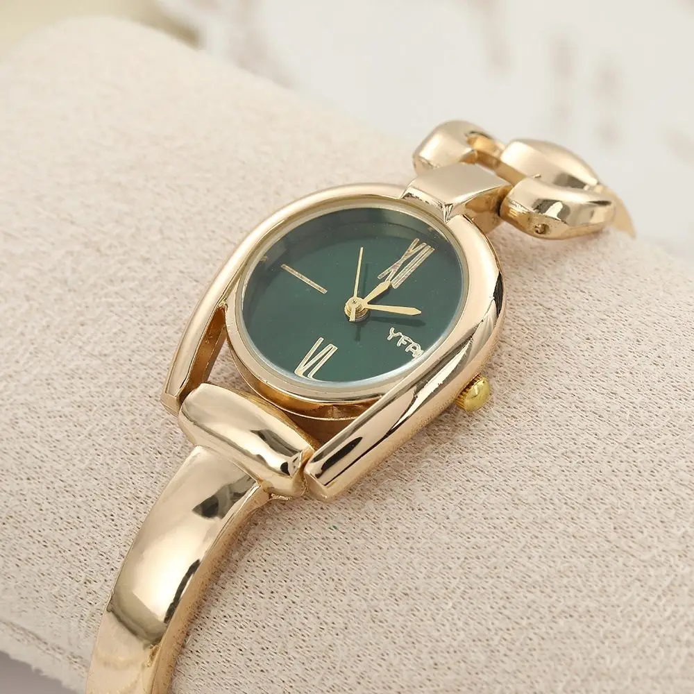 New Round Bracelet Watch Elegant Luxury Ladies Watch Metal Button Design Quartz Watch Women