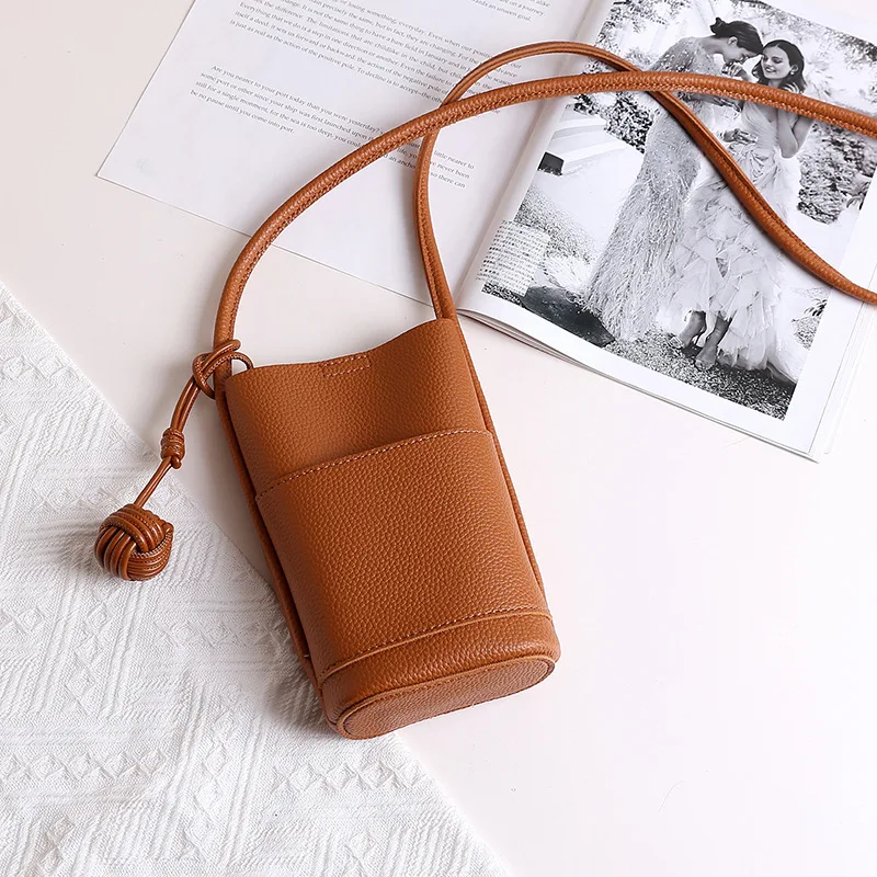 

Женская сумка через плечо из мягкой кожи с плетеным шариком для пожилых людей, корейская версия новой простой легкой маленькой сумки