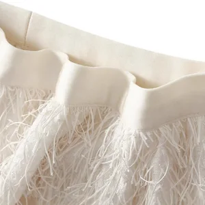 UCXQ Frauenrock elegantes weiches Temperament Pena Pena Alle Spiele Chic Mode lange Röcke Frauen 2025 Frühling Herbst 23c2002 6 Hauptverkaufsrock mit Feder - №3