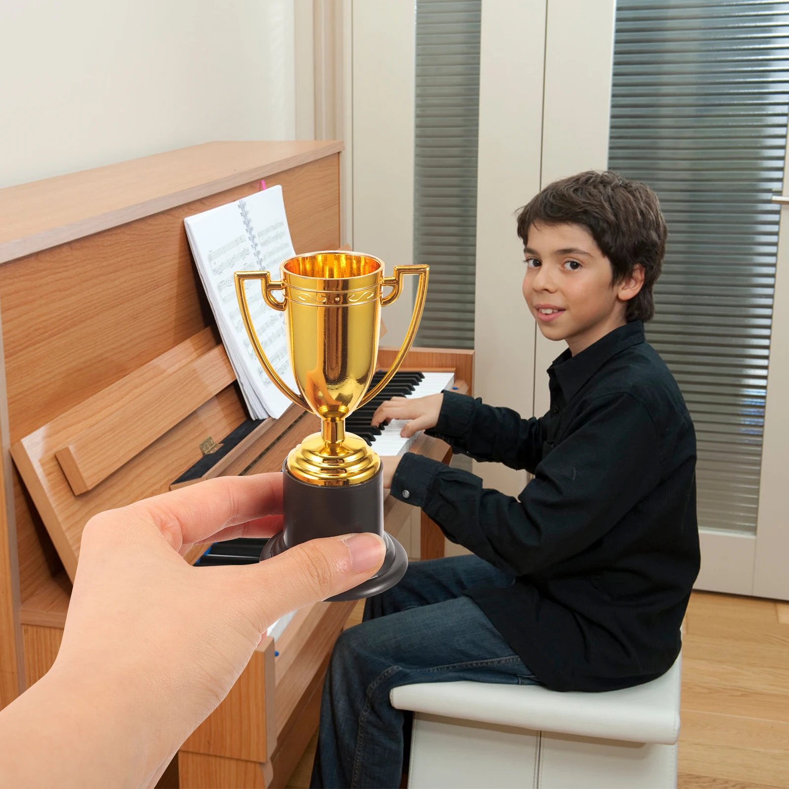 

5pcs Plastic Trophy Creative Vivid Children Trophy Cups Decorative Trophies Classroom Supplies Elementary School Awards Track