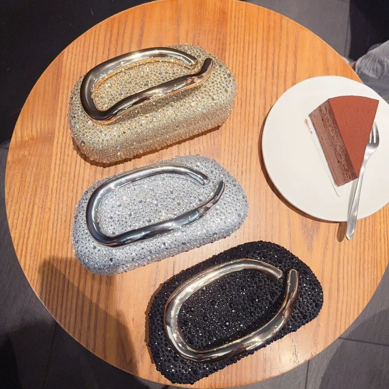 حقائب يد مسائية أنيقة بمقبض معدني ذهبي للنساء أنيقة فاخرة لامعة مرصعة بالألماس لحفلات الزفاف وحقائب كتف