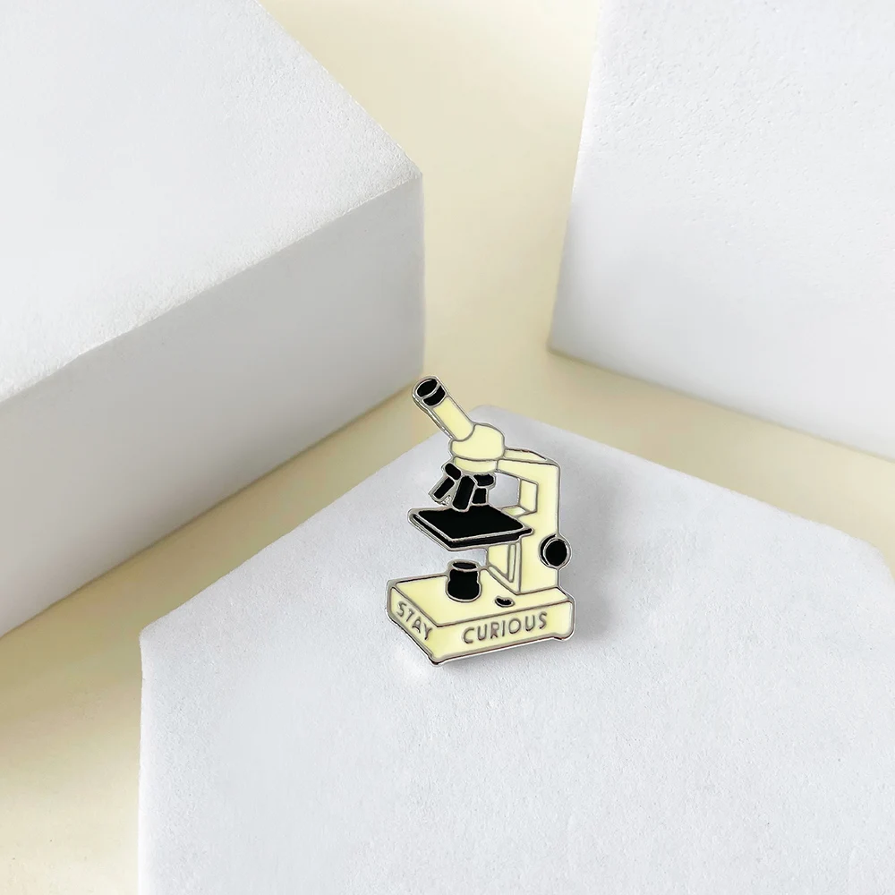 Harong  Scientific Lab Microscope Enamel Brooch Pin Funney Scientist Backpack Badge Medical Researcher Jewelry Gift
