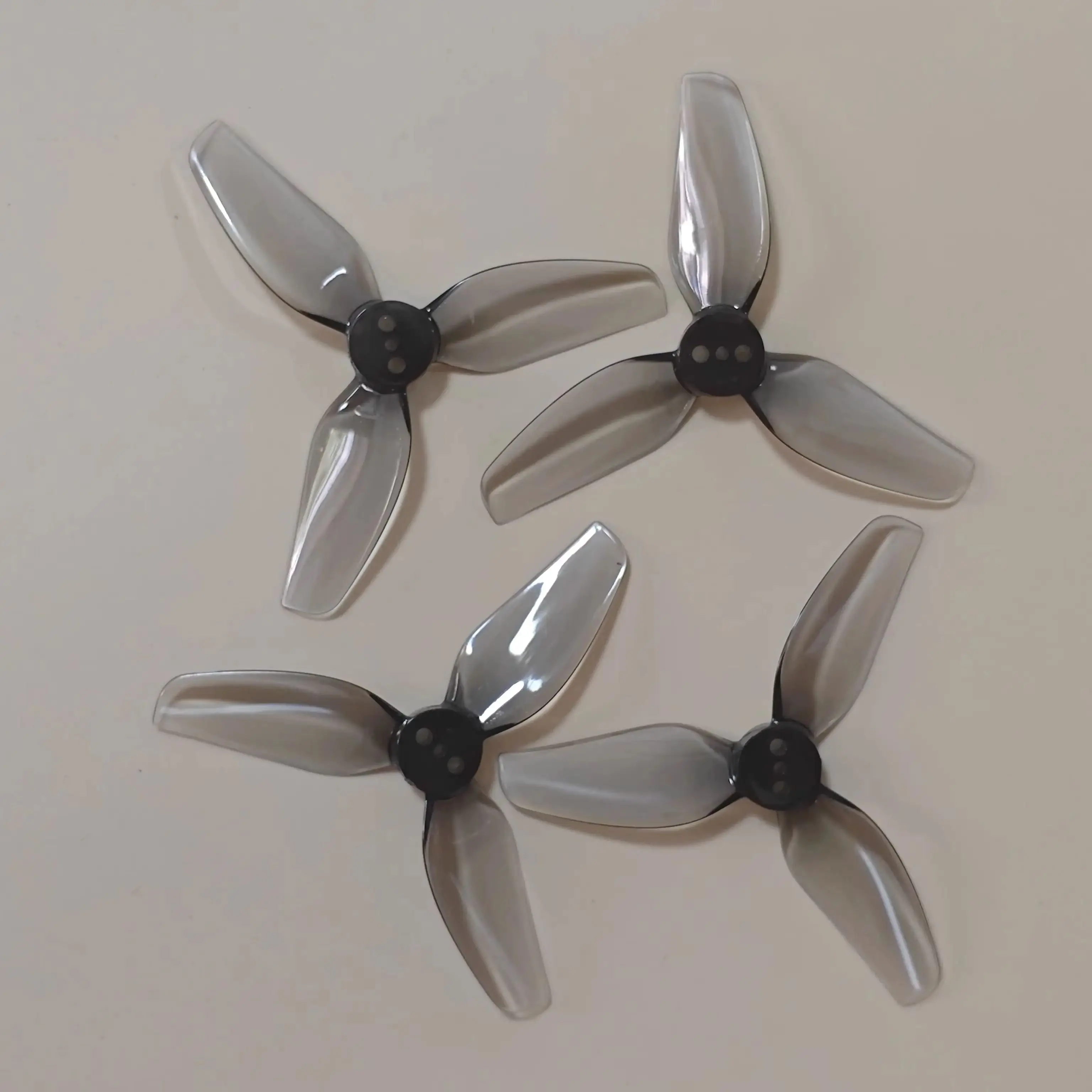 HQProp RT2,5X2,1X3 2,5-Zoll 3-Blatt FPV RC Racing Drone Propeller CCW/CW Ersatzblätter mit 2/1,5/2mm Wellenloch für Drohnen