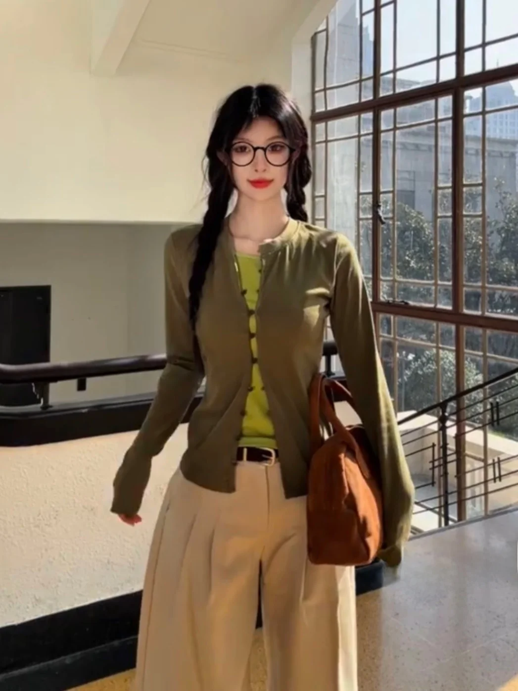 

Spring een Single-Button Long Sve Women's T-irt Base irt Design Sense Inner Wear Outer Wear Slim Fit Base irt