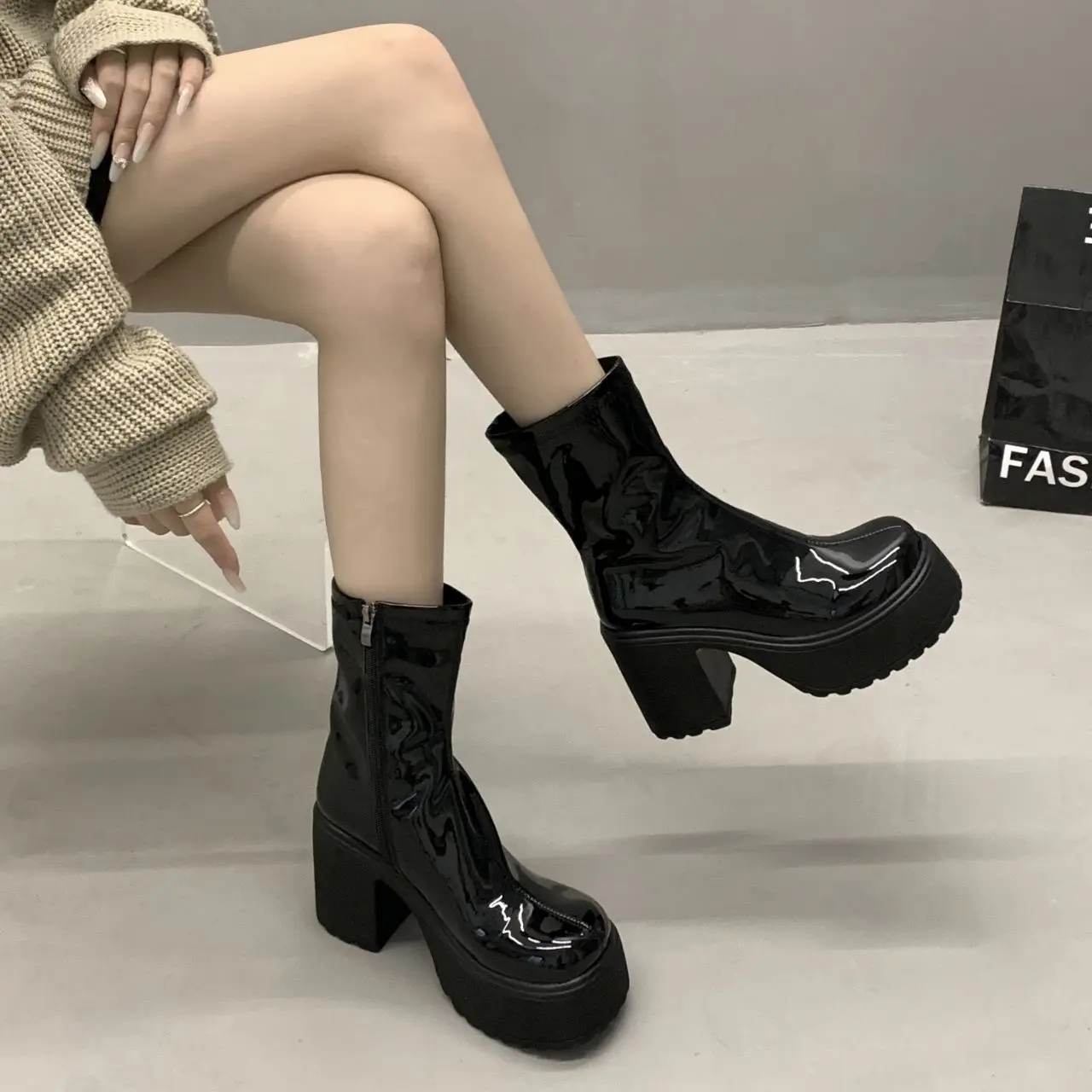 

Heeled Woman Short Shoes Bright Upper Platform Non Slip Black Ankle Boots for Women Large Size Warm Boot Goth Footwear Booties