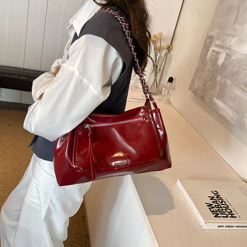

Summer new oil leather flap large bag fashion chain Korean version of simple commuting underarm shoulder women's bags