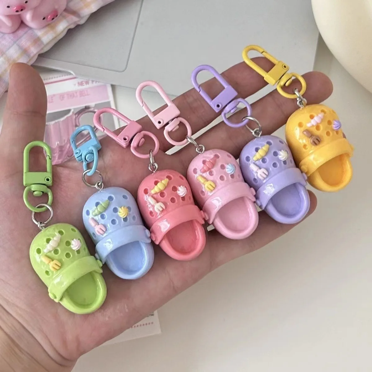 60Pcs Slipper Keychains Funny Slippers Key Chains Pendants Backpack Mini Kawaii Keyring Pendant Decoration