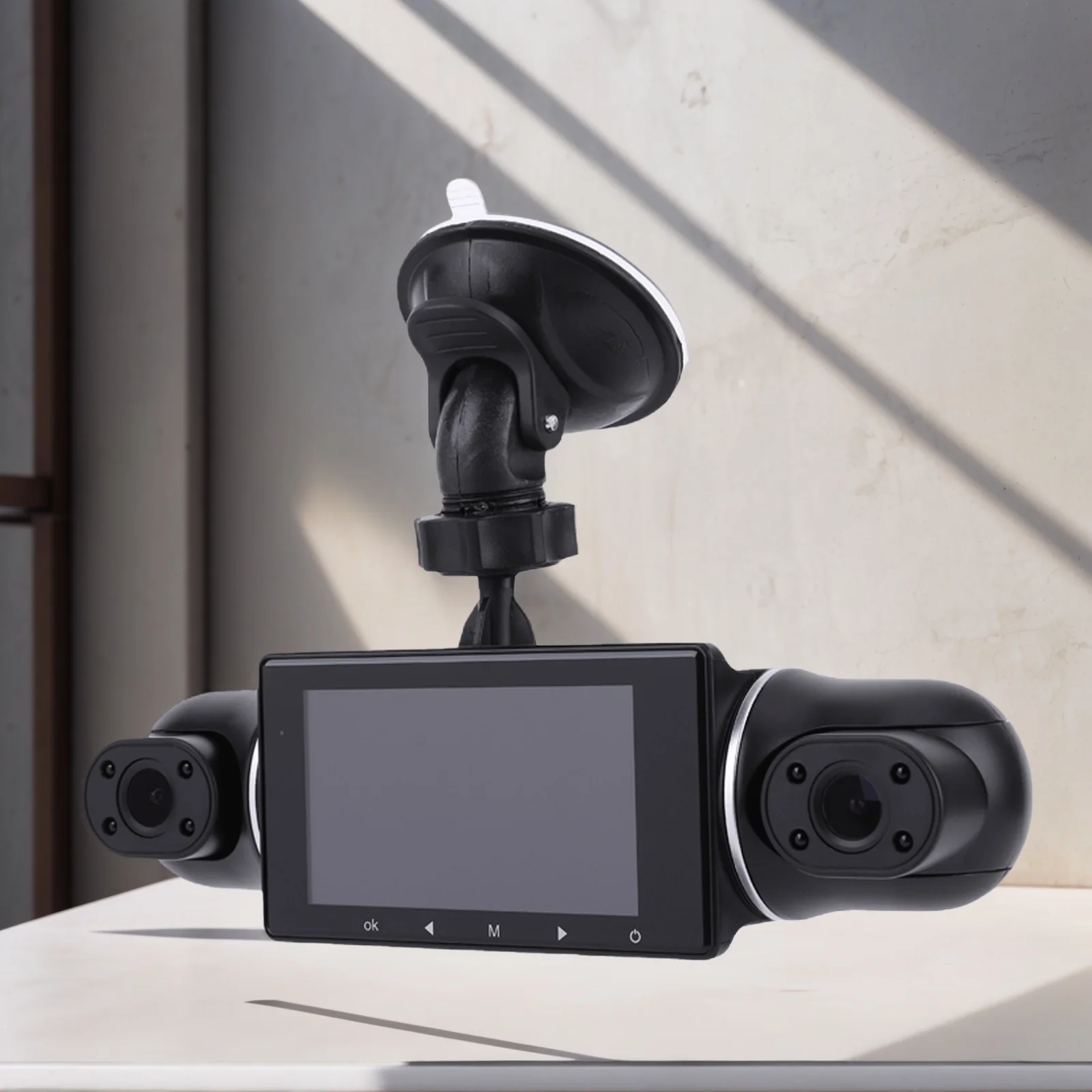 

4-канальный автомобильный видеорегистратор 1080P с камерами спереди, сзади и внутри салона, ночным видением и круглосуточным мониторингом парковки