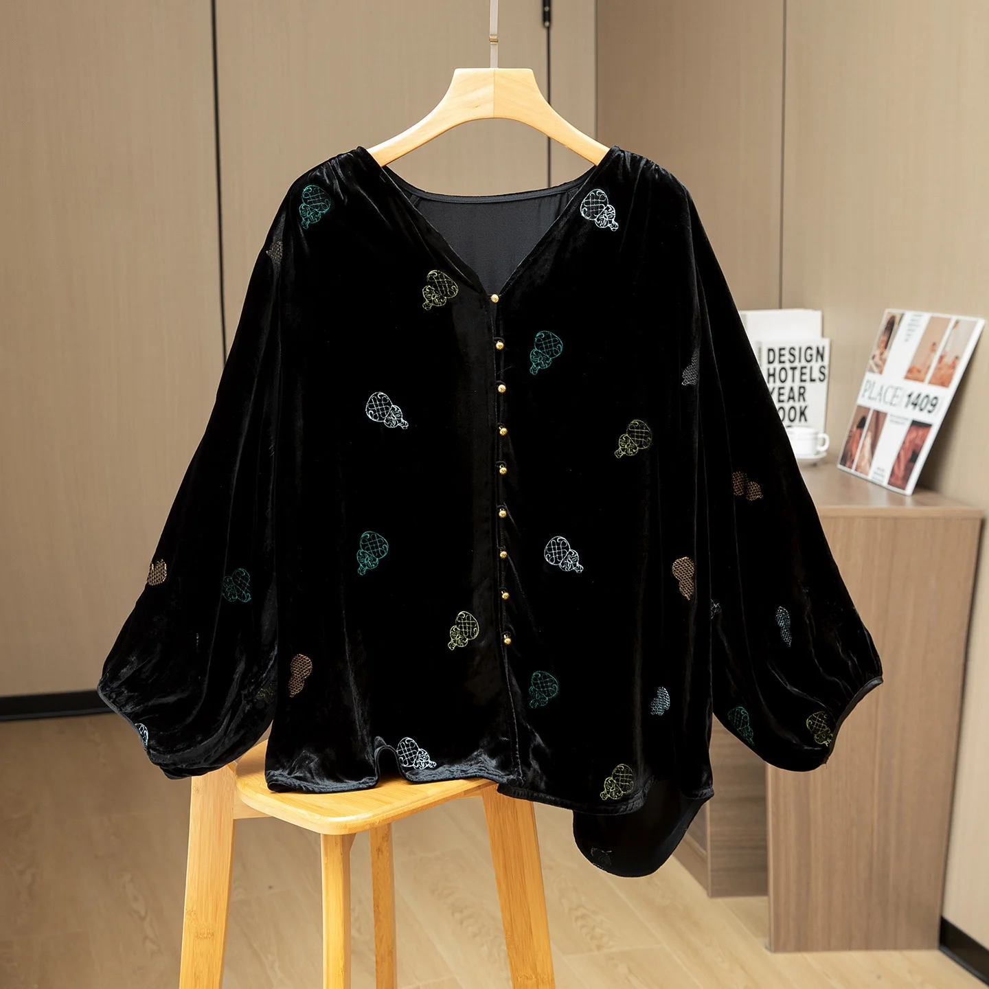 

Winsleter-100%Real Silk Elegant Velvet Shirt, V Neck Embroidery, Women Retro Versatile Casual Loose Blouse, 2025 Autumn T5O441CC