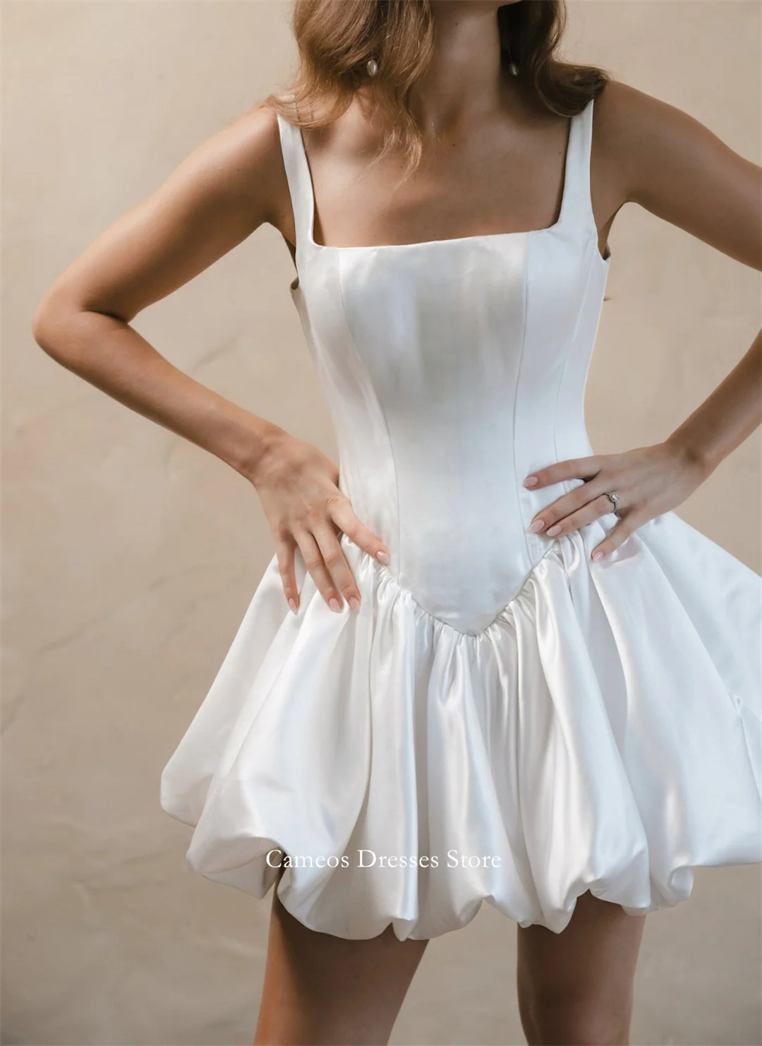 SONDR 맞춤형 스퀘어 넥 미니 위 Kne 웨딩 드레스 간단한 a 라인 새틴 백리스 한국 신부 가운 여성 신부 드레스