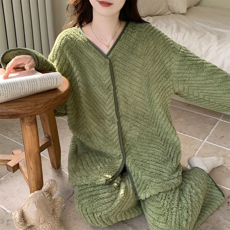 Pijamas de mujer de estilo bosque de lana coral, ropa de dormir de otoño e invierno, nuevo modelo de traje, pijama con forro polar, ropa de casa de franela gruesa