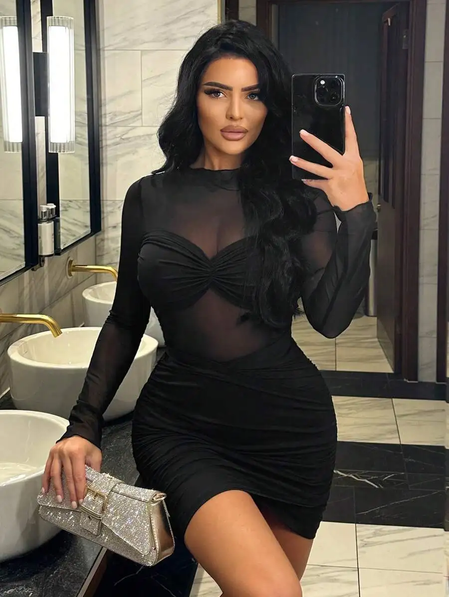 

Черное облегающее мини-платье из прозрачной сетки с длинными рукавами и драпировкой на груди