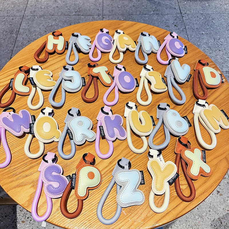 Creative A TO Z 26 Leather Letter Keychain Fashion Cartoon Purple Blue Delicate PU Pendant Car Keyring Women Jewelry Accessories