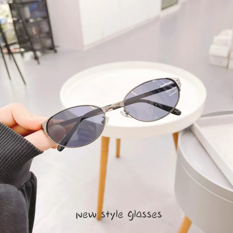 Spring Hinge Metal Sunglasses - Lightweight Oval Small Frame UV400 Anti-UV