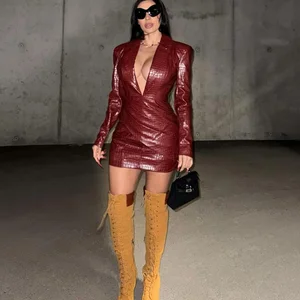 Sexy Frauen Deep V rotes Gitter Leder Mini Kleid Mode Langarm Taille High Fold Fine Kleider Lady New Highstreet Short Robe Robe 8 Hauptverkäufe kurzes rotes Rundkleid - №1