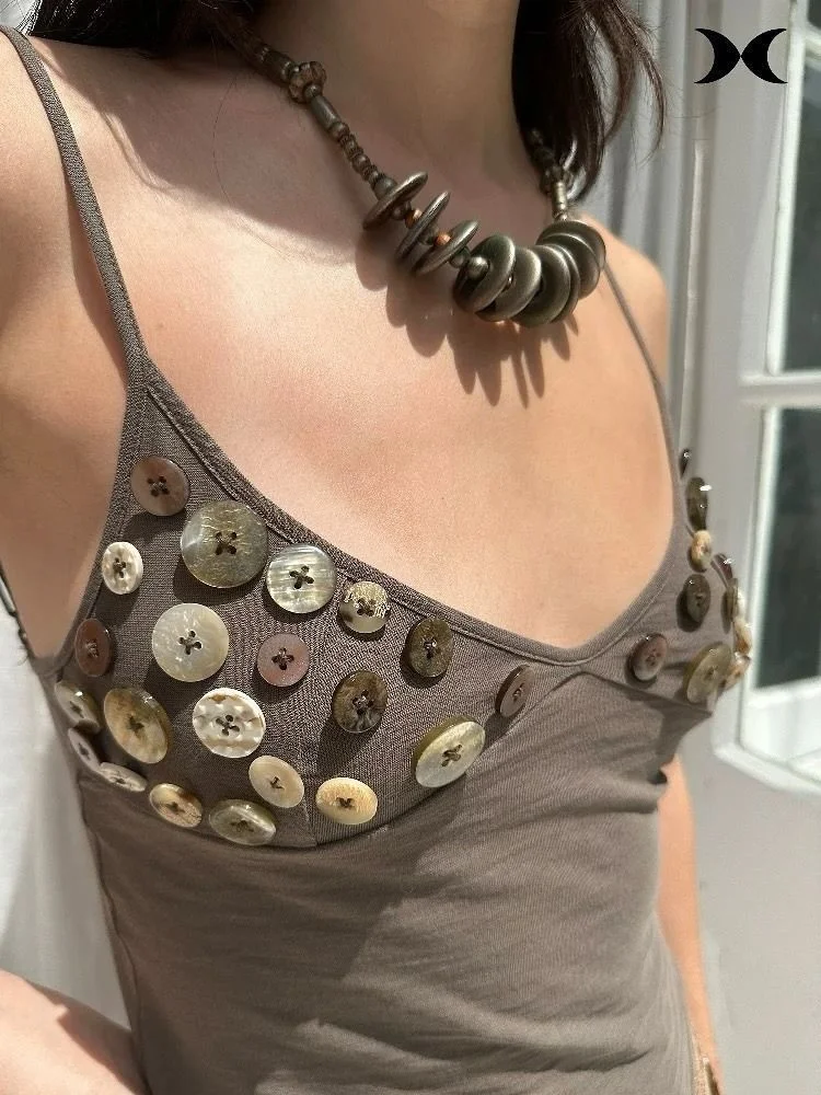 レディース ボタン飾り キャミトップ スリムフィット スパゲッティストラップ クロップタンクトップ Y2K エステティック ゴシック ストリートウェア カジュアル サマー エモ ベスト