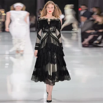 Abito lungo con scollo tondo, ...