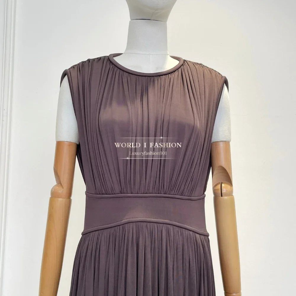 2025 Nuevo vestido largo con dobladillo y pliegues sin mangas color café marrón para mujer elegante