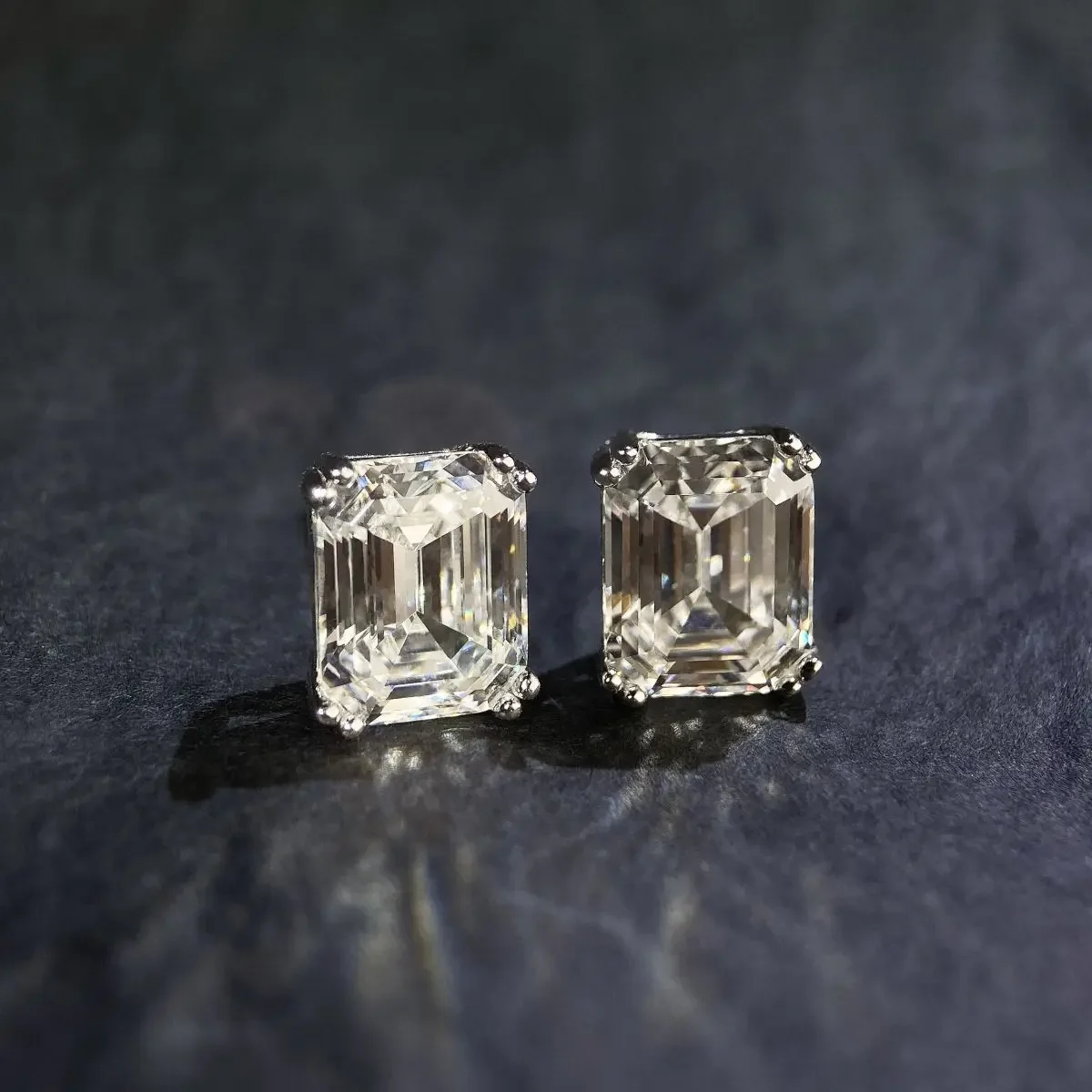PT950 platinum Emerald Cut long inverted pagoda-shaped large sugar-shaped earrings in D color sapphire stud earrings
