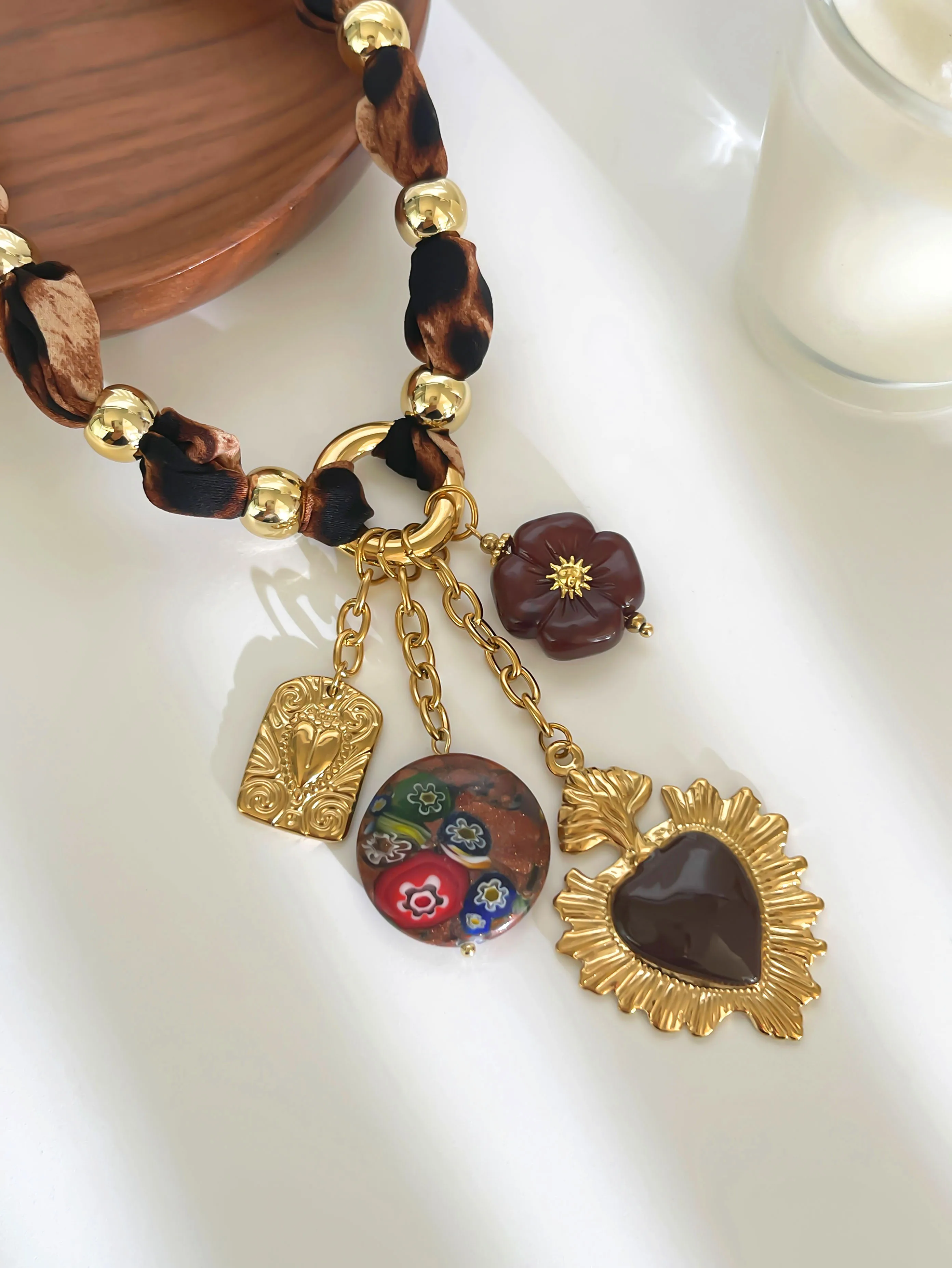 GHIDBK الفولاذ المقاوم للصدأ المينا القلب الراتنج زهرة هندسية قلادة قلادة للنساء خمر ليوبارد طباعة حبل سلسلة مجوهرات