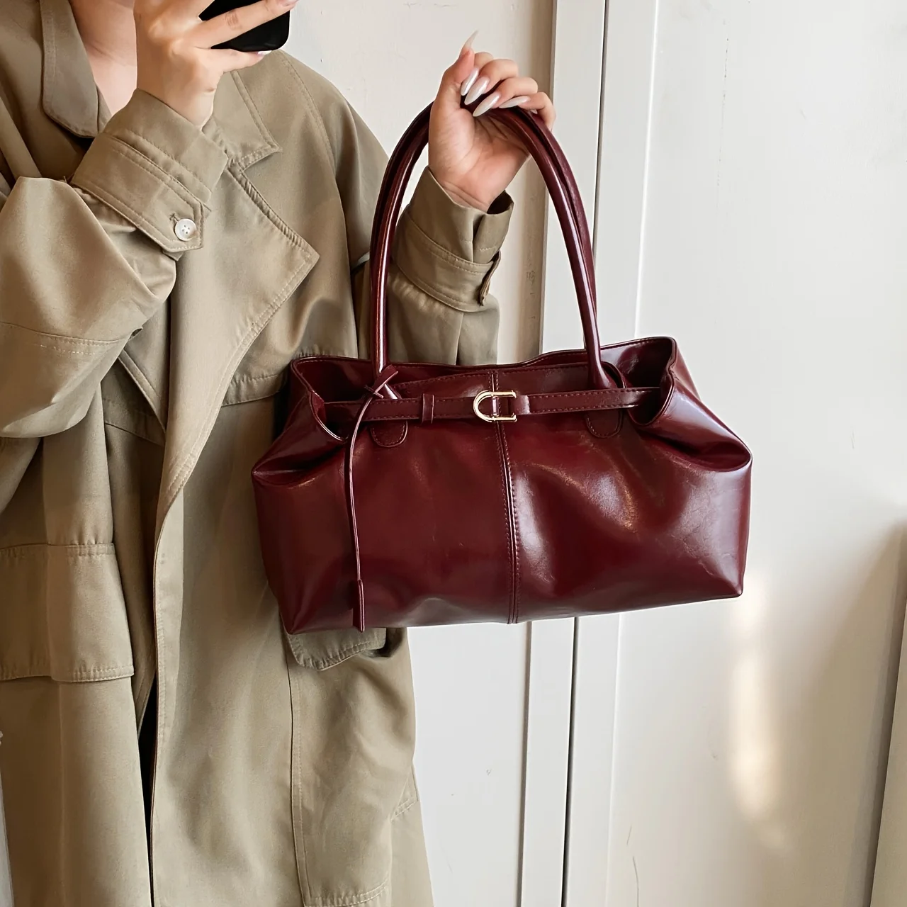 

Vintage Bag for Women, Large Capacity, Autumn and Winter Niche Design, Single Shoulder Underarm Bag, Casual Work Commute Bag