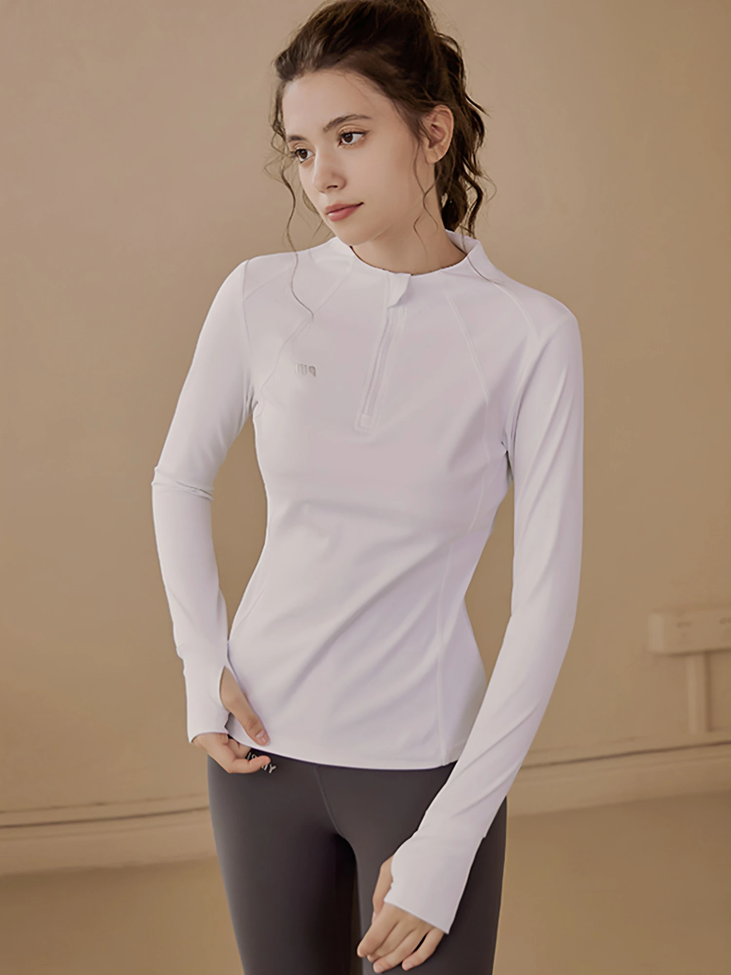 

Women's Yoga Fitn Long Sve Top Slim Fit Qui Dry Beautiful Ba Sportswear Autumn Winter New Arrival Zipper Design Sil...