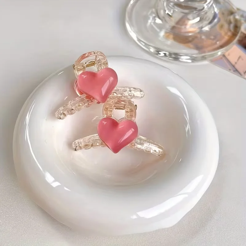 2-teiliges Set mit niedlichen herzförmigen Haarspangen aus Kunststoff, geeignet für Damen. Leuchtende Farben, perfekt für seitliche Ponyfransen – Detail 2