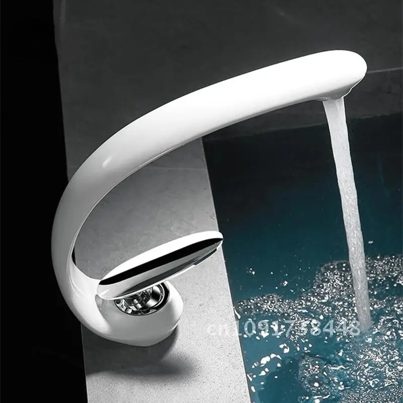 Grifo creativo para lavabo de baño, grifos para lavabo de latón blanco, grifo mezclador moderno y elegante con cascada caliente y fría de un solo mango