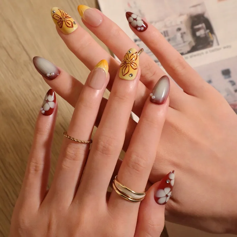 

24Pcs Fake Nails 3D French Floral Short Almond-Shaped Nails Sparkling Rhinestones & Pearls Press-On Nails Perfect Gift for Girls