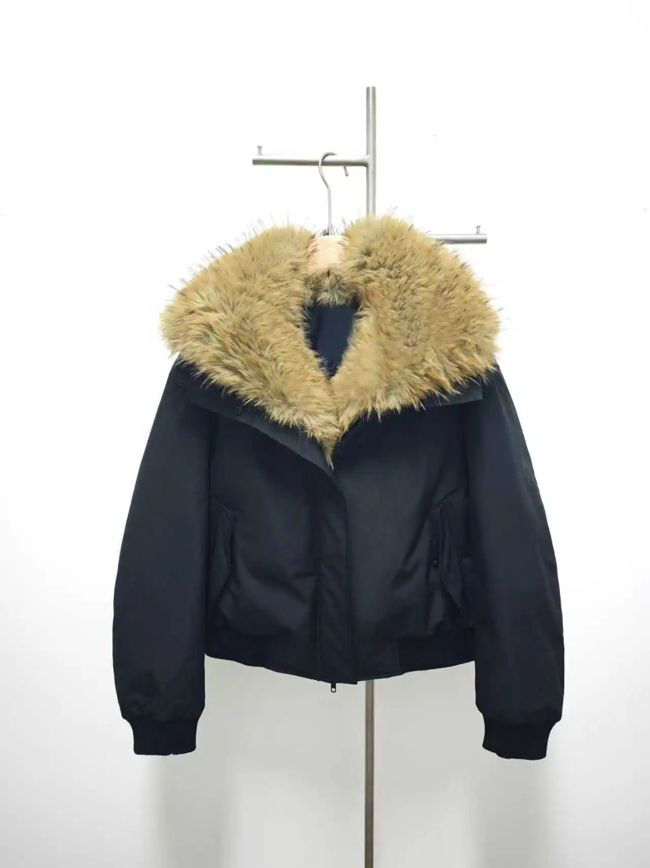 Women's thickened, warm down jacket with detachable eco-friendly large fur collar – New for Winter 2026