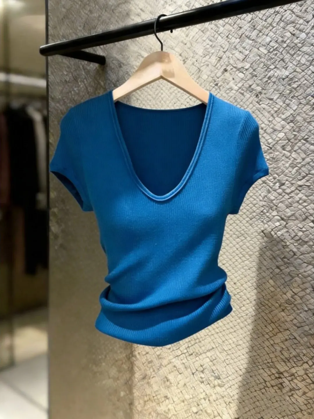Blue V-Neck Knitted Short Sleeve T-Shirt Women's Slim Fit Fashionable Top Korean Style Casual Wear Summer New Arrival