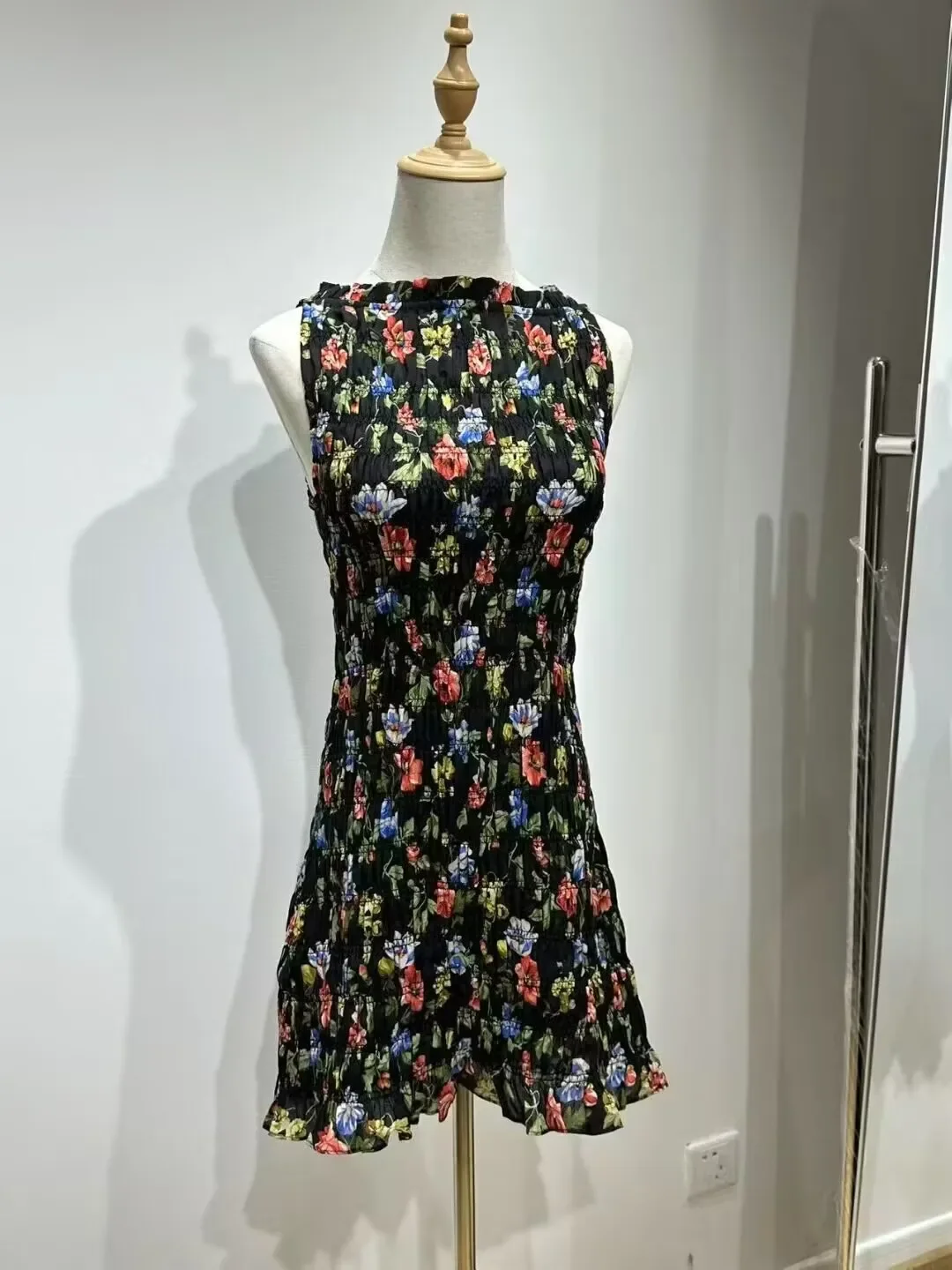 Abito gilet retrò da donna con stampa floreale 2025 Nuovo mini abito in ramiè sottile elegante con scollo tondo senza maniche smock