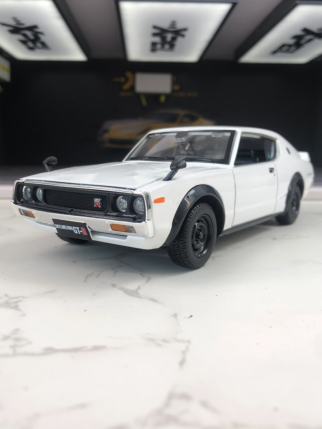 

Maisto 1:24 simulation zinc alloy 1973 Nissan Skyline 2000 GT-R model car, static ornament, metal collectible gift car