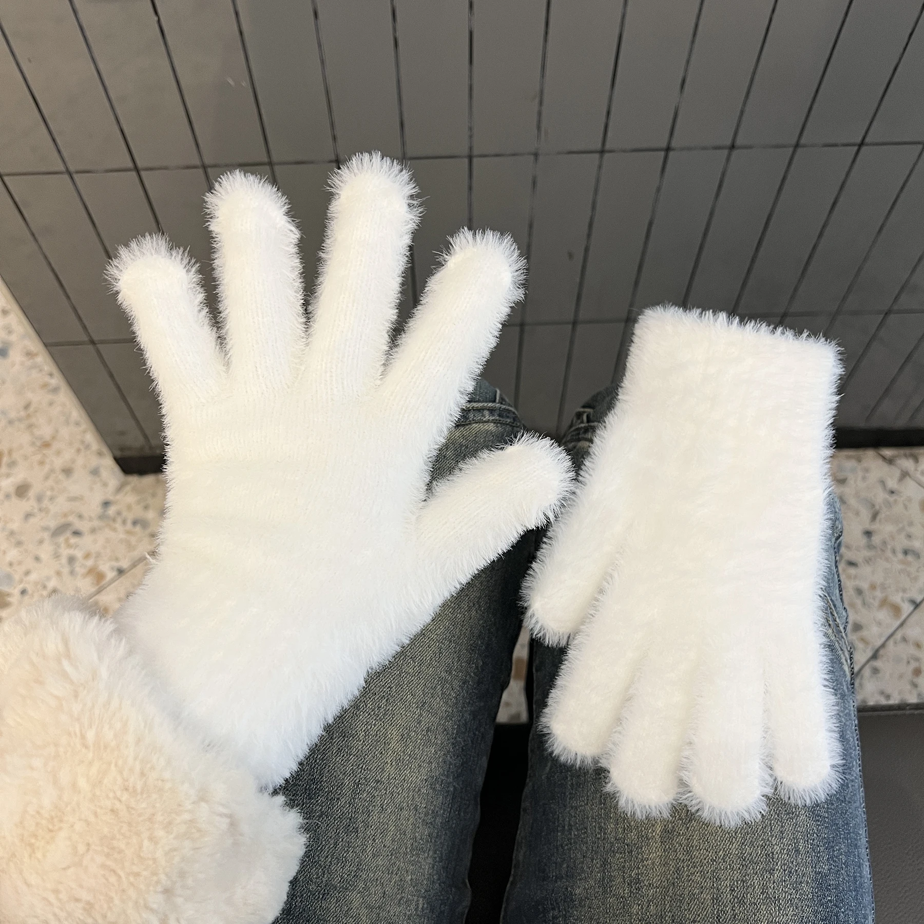 Gants à cinq doigts en velours de vison pour femmes, mitaines en peluche chaudes, résistantes au froid, extérieur, cyclisme, documents solides, contaminants, mode hivernale