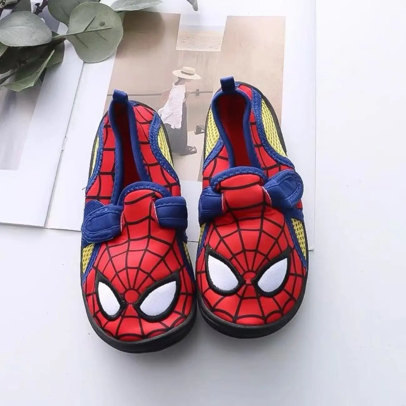 

Весенне-летняя детская повседневная обувь для мальчиков и девочек, детская парусиновая обувь без шнуровки с принтом «Человек-паук», мягкие детские сетчатые тапочки
