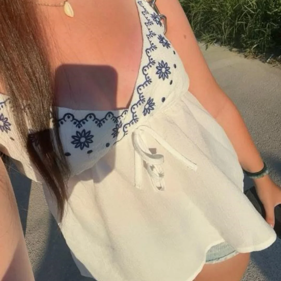 Camisola bordada con parche de punto y lazo blanco sexy con cuello en V para mujer, top informal elegante de verano