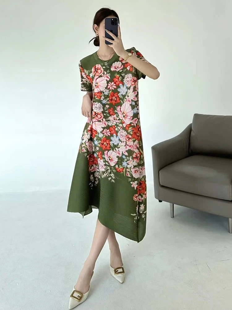 

Holiday Style Printed Short Sleeve Women's Miyake 2025 New Summer Loose Elastic Round Neck Pleated Fashion Casual Dresses