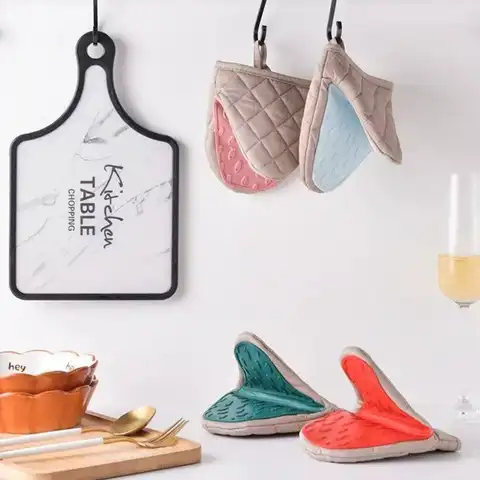 Kitchen Safe Cooking Fish-shaped Silicone Cloth Hand Gloves Double-layer Anti-Scald Kitchen Barbecue Baking Oven Tray Gloves
