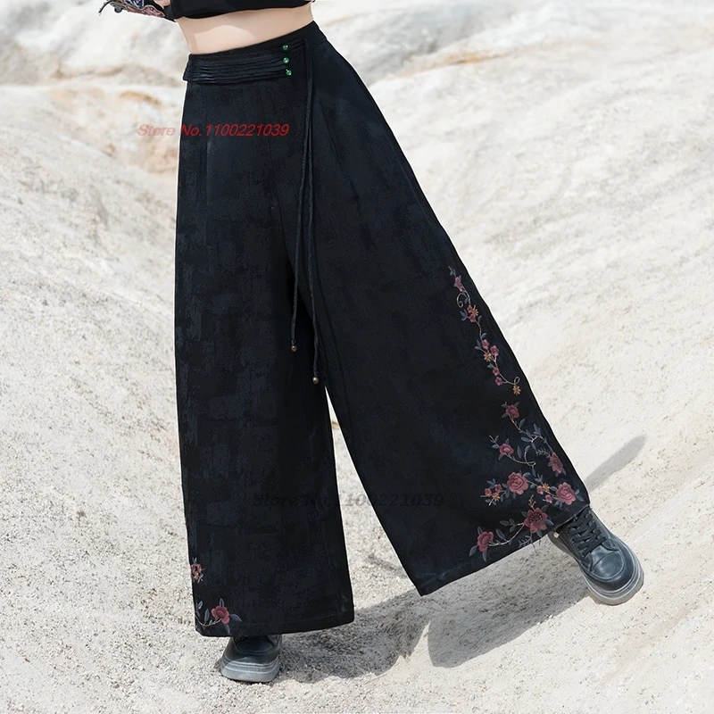 

Китайские винтажные брюки 2025 года, традиционные брюки с цветочной вышивкой, свободные брюки в стиле ретро с эластичной резинкой на талии, атласные жаккардовые народные брюки