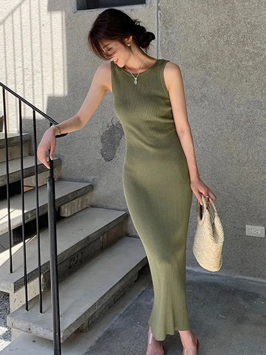 Simples sem costas vestidos de malha feminino 2025 verão design cor sólida magro sem mangas bodycon vestido Плашуе roupas