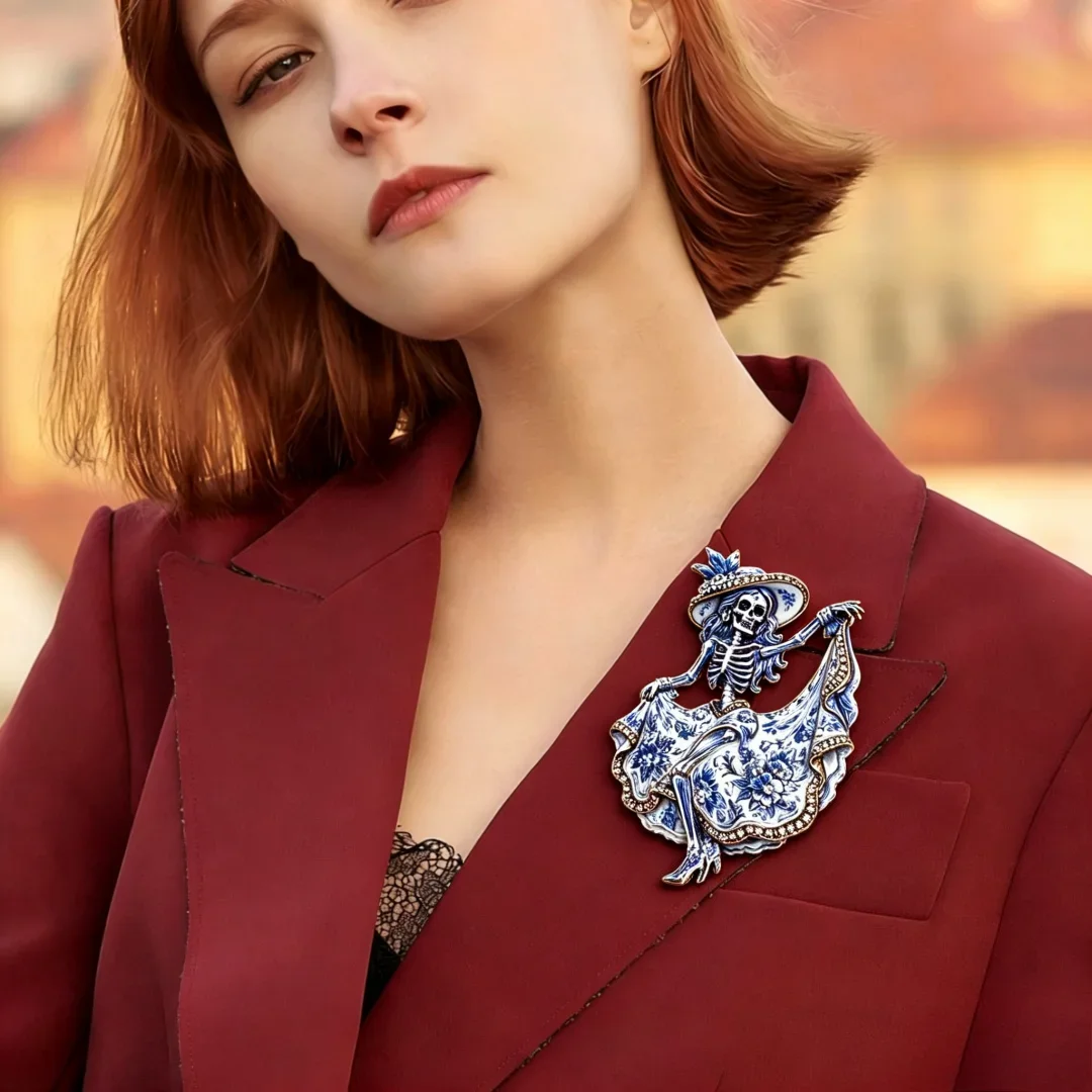 Retro Blue‑and‑white Floral Animal Brooch Crystal Rhinestone Enamel Pin Skull Lion Deer Cat Lapel Badge Fashion Accessory