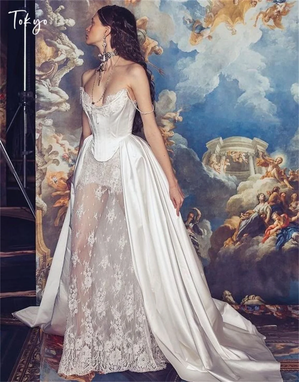 Tokyo Customized White Strapless Satin Wedding Dresses Sleeveless Court Train Bridal Gowns 2025 Elegant A-Line Wedding Gowns