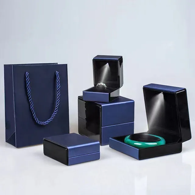 High-end ring necklace LED luminous high-end jewelry storage gift box silver polishing cloth handbag jewelry packaging box